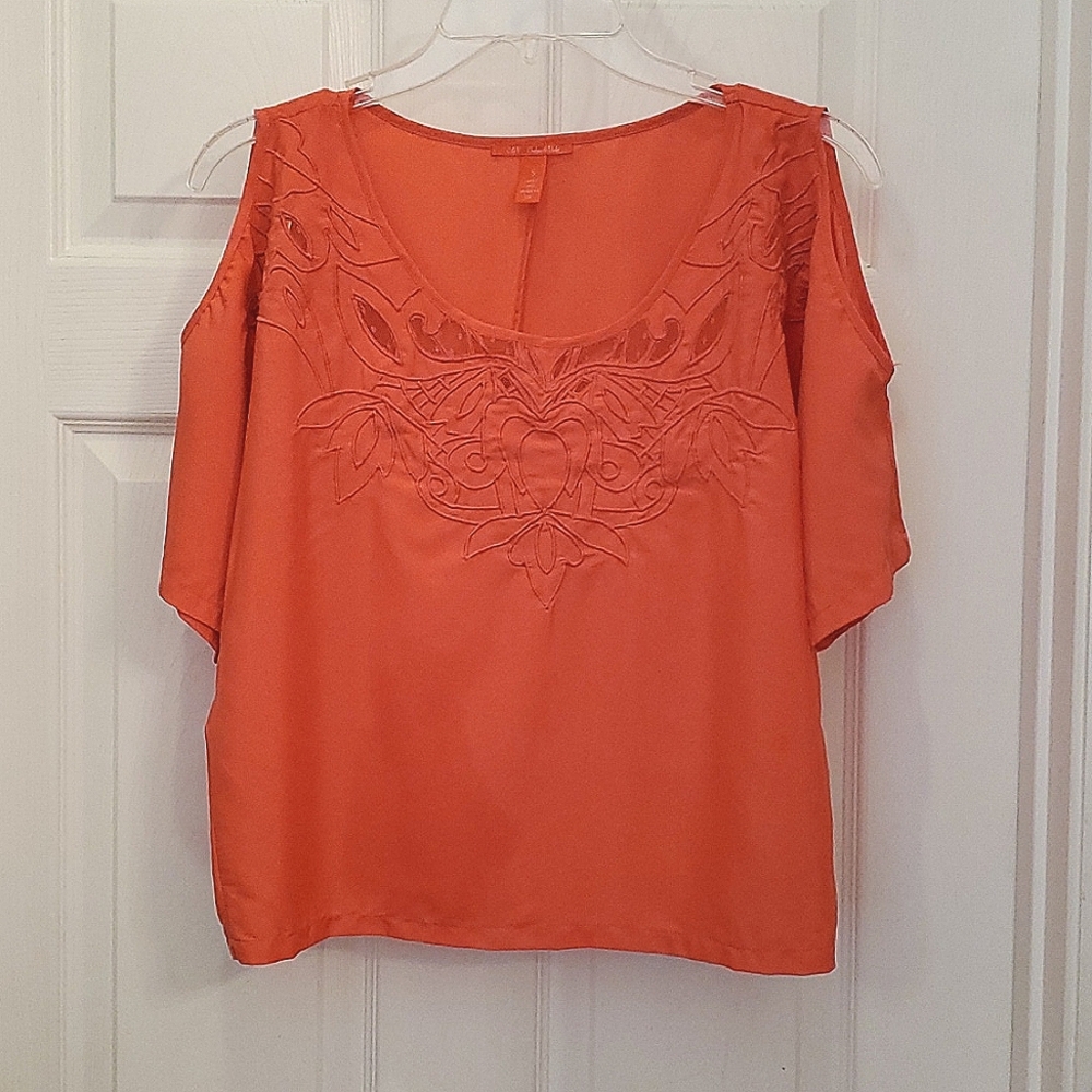 C & V Chelsea & Violet Women's Small Beautiful Coral Top with Open Shoulder
